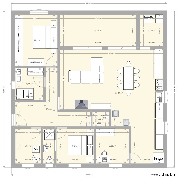 maison 2022 carrée. Plan de 11 pièces et 130 m2