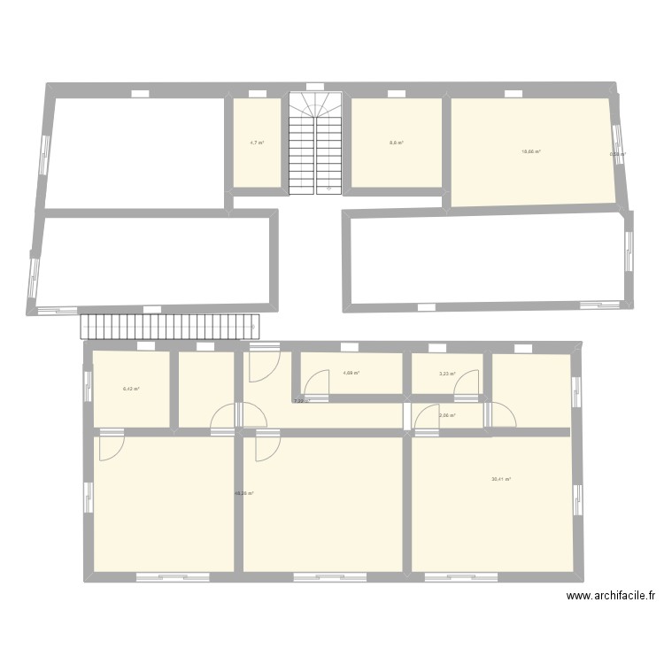 Maison rose. Plan de 11 pièces et 135 m2