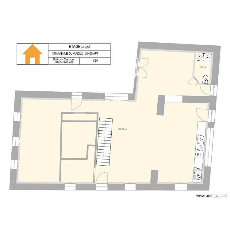 Etage avec mezzanine technique. Plan de 2 pièces et 114 m2