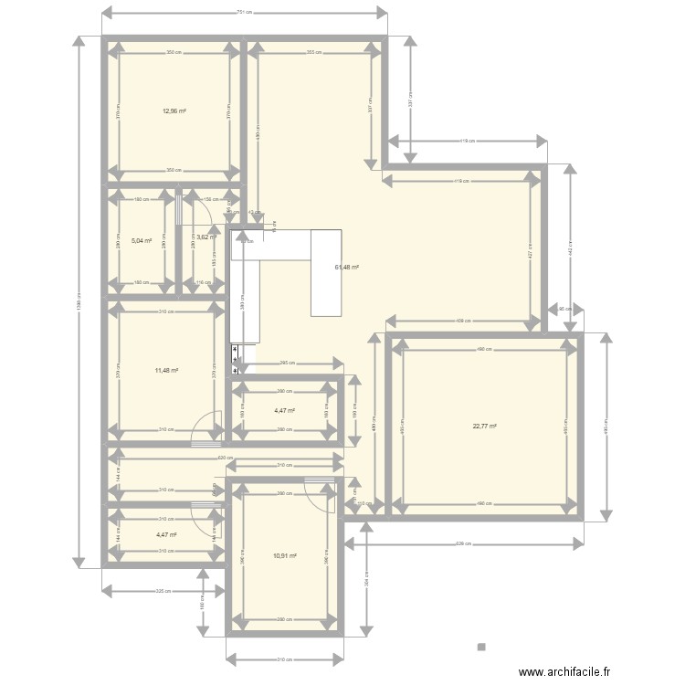 Casa3. Plan de 9 pièces et 137 m2