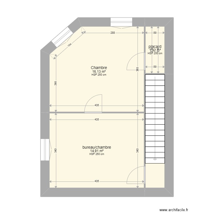 OLIARI. Plan de 7 pièces et 75 m2