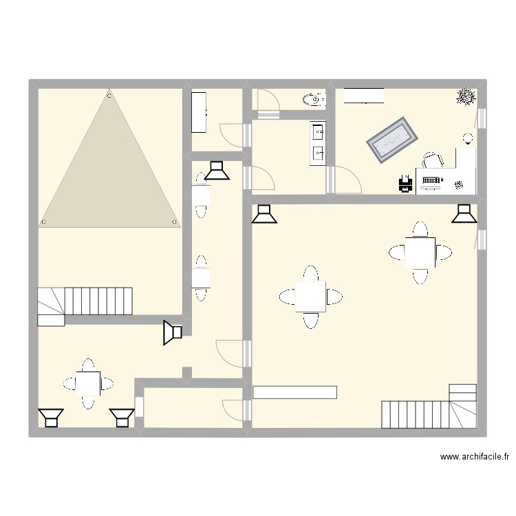 Etage restaurant. Plan de 8 pièces et 122 m2