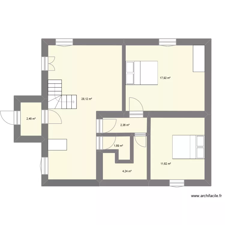BEAU. Plan de 7 pièces et 68 m²