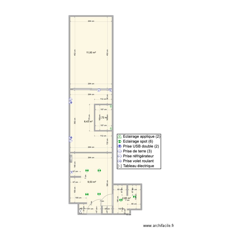 Studio Britania sans meubles. Plan de 5 pièces et 34 m2