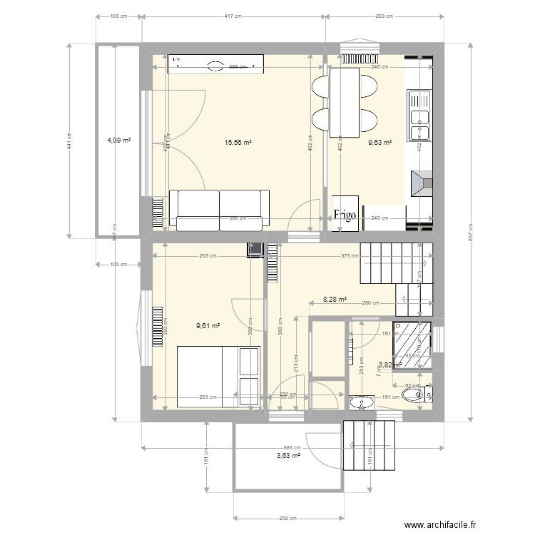 RDC. Plan de 9 pièces et 56 m2