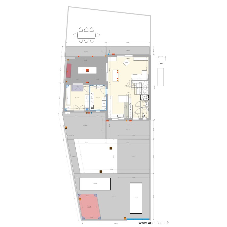 Bas. Plan de 14 pièces et 280 m2