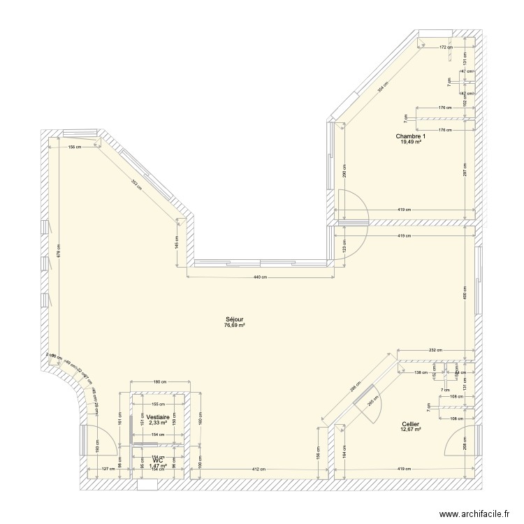 Jugan Dimensions. Plan de 11 pièces et 205 m2