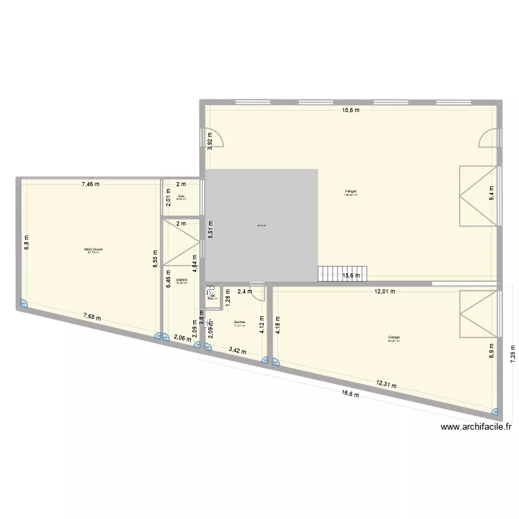 Hangar Trevou. Plan de 7 pièces et 300 m² Hangar Trevou. Plan de 7 pièces et 300 m²