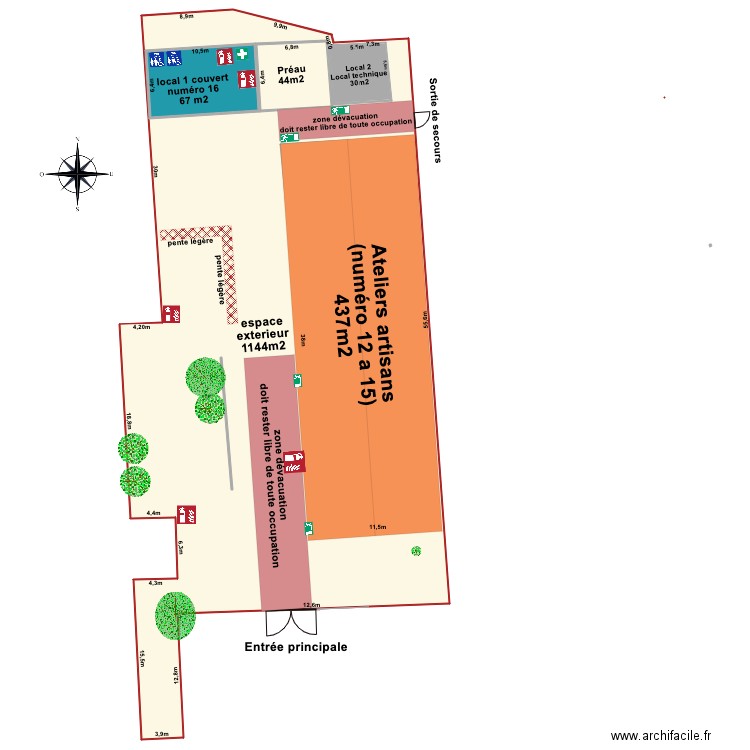 cour avec barrière . Plan de 0 pièce et 0 m2