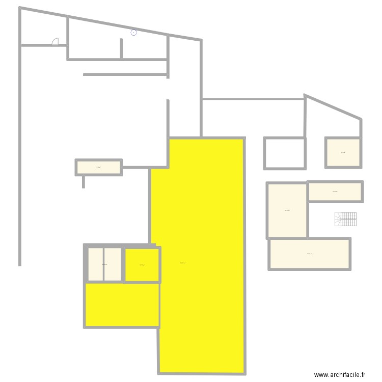 Cuisine centrale. Plan de 8 pièces et 590 m2