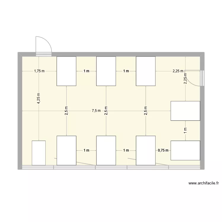 Salle 131. Plan de 1  et 50 m²