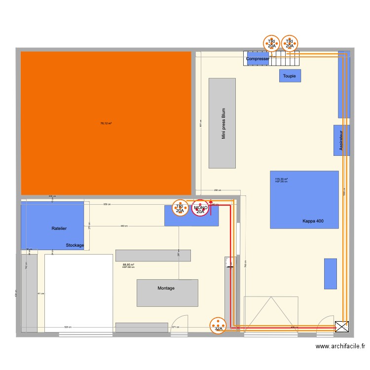 Atelier. Plan de 3 pièces et 280 m2