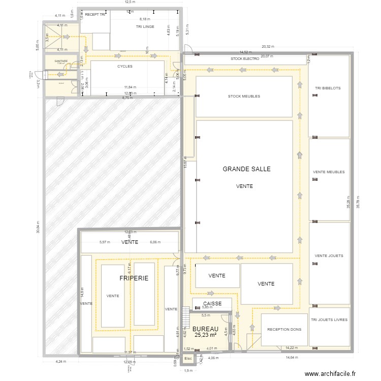 IMPLANTATION Option b. Plan de 8 pièces et 1349 m2