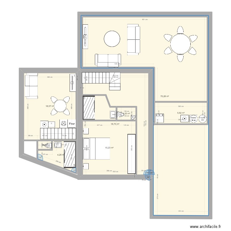 Calicot. Plan de 8 pièces et 162 m2