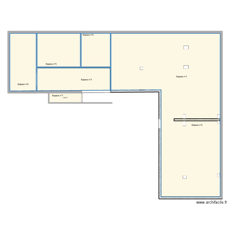 Entrepôt agrandi sans rack à supprimer. Plan de 2 pièces et 241 m2