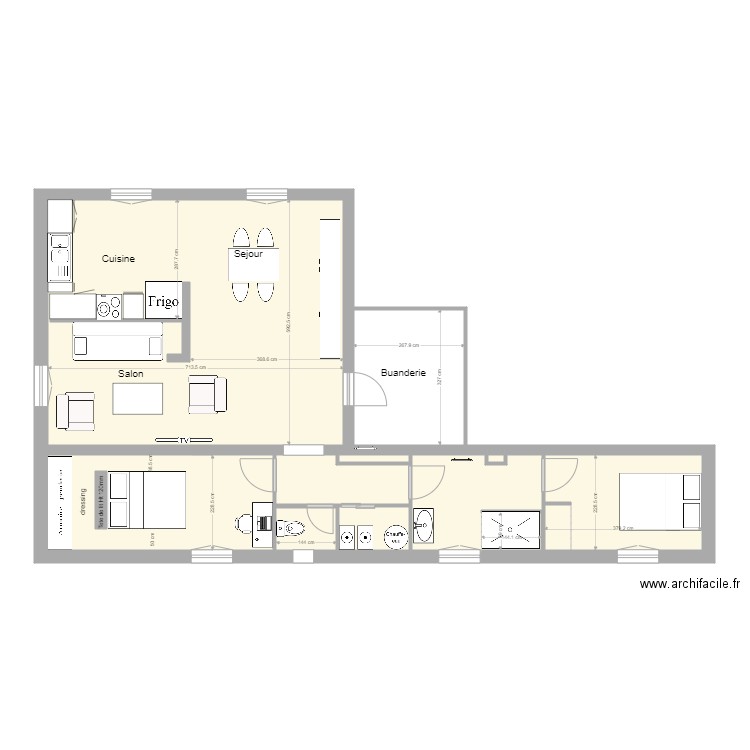 ROMAN REZ de  JARDIN TROIS. Plan de 8 pièces et 77 m2