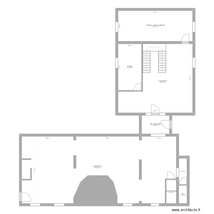 Rez Cognelée. Plan de 9 pièces et 212 m2