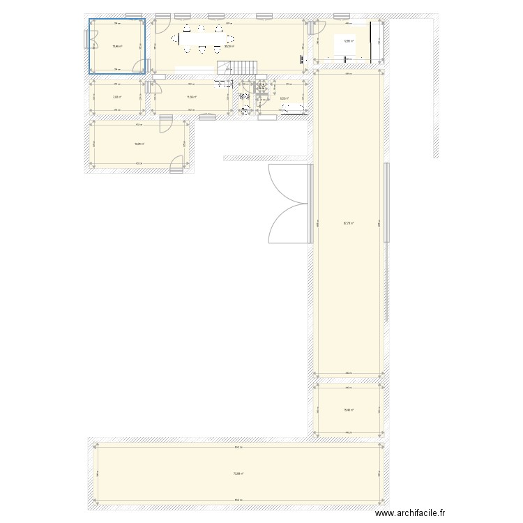 maison original. Plan de 12 pièces et 285 m2