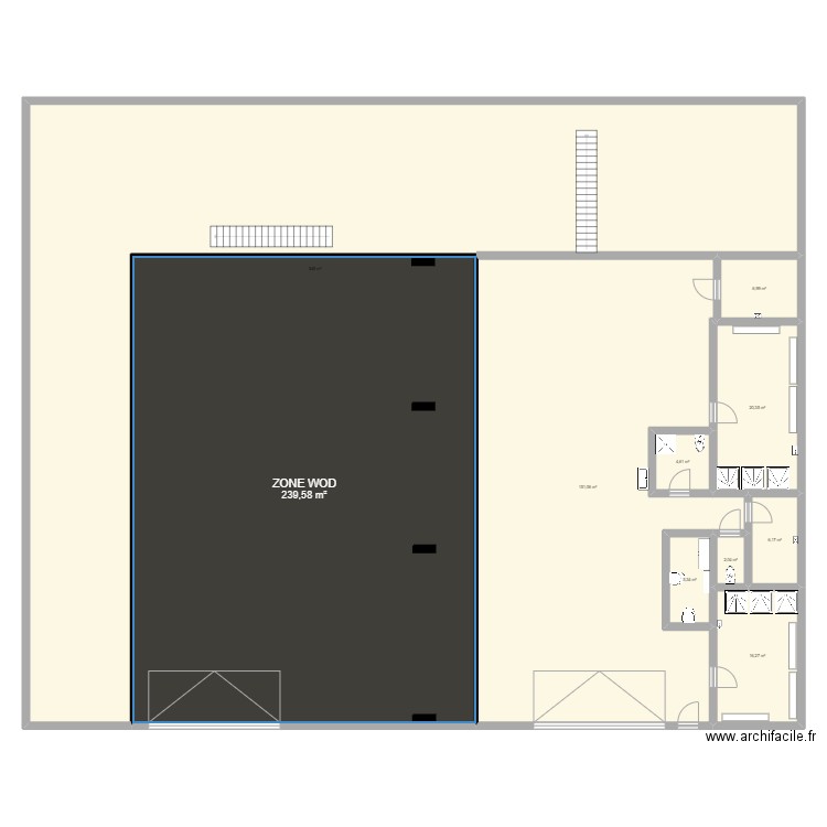 Local . Plan de 10 pièces et 697 m2