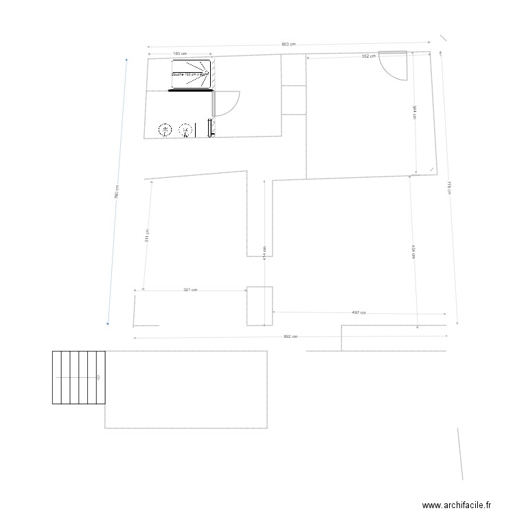 Rez de Chaussée. Plan de 7 pièces et 33 m2