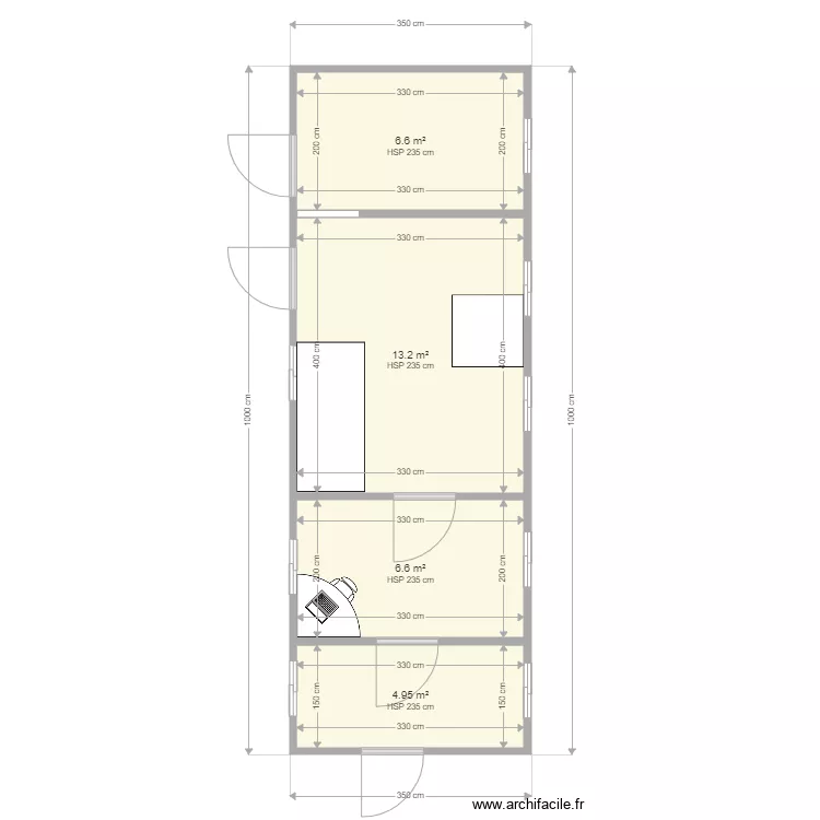 centre de conditionnement oeufs &agrave; gauche. Plan de 