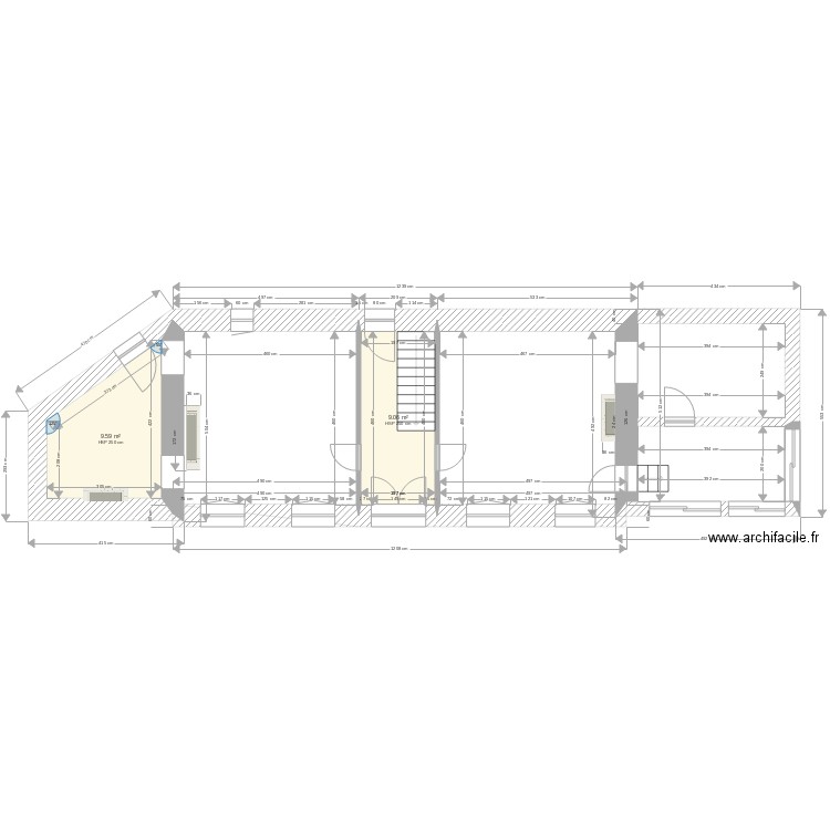 Bourg rez de chaussée. Plan de 0 pièce et 0 m2