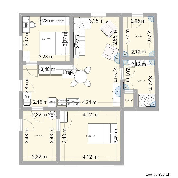 initial. Plan de 7 pièces et 74 m2