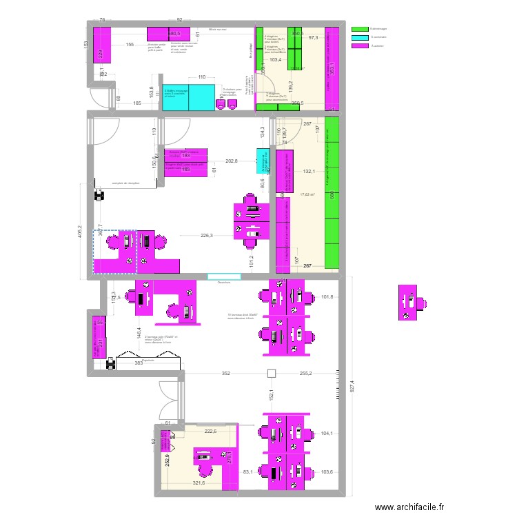 Bureau droit avec bureau ferme. Plan de 0 pièce et 0 m2