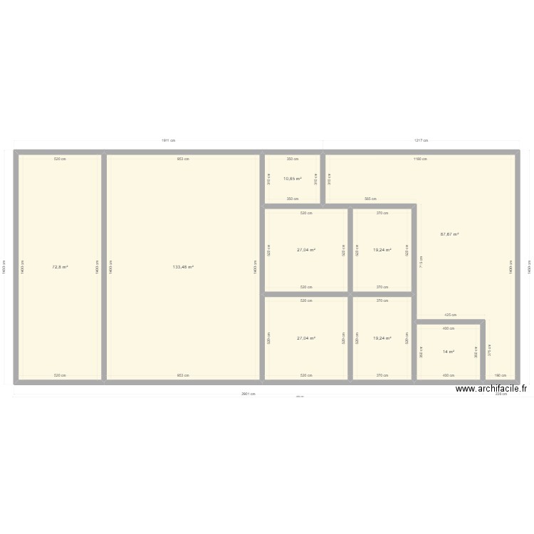 Azas. Plan de 14 pièces et 637 m2