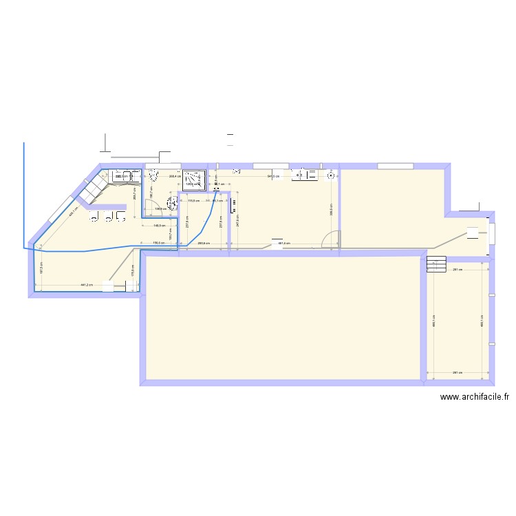 local . Plan de 7 pièces et 135 m2