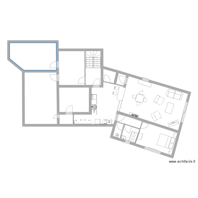 REZ DE JARDIN. Plan de 6 pièces et 80 m2