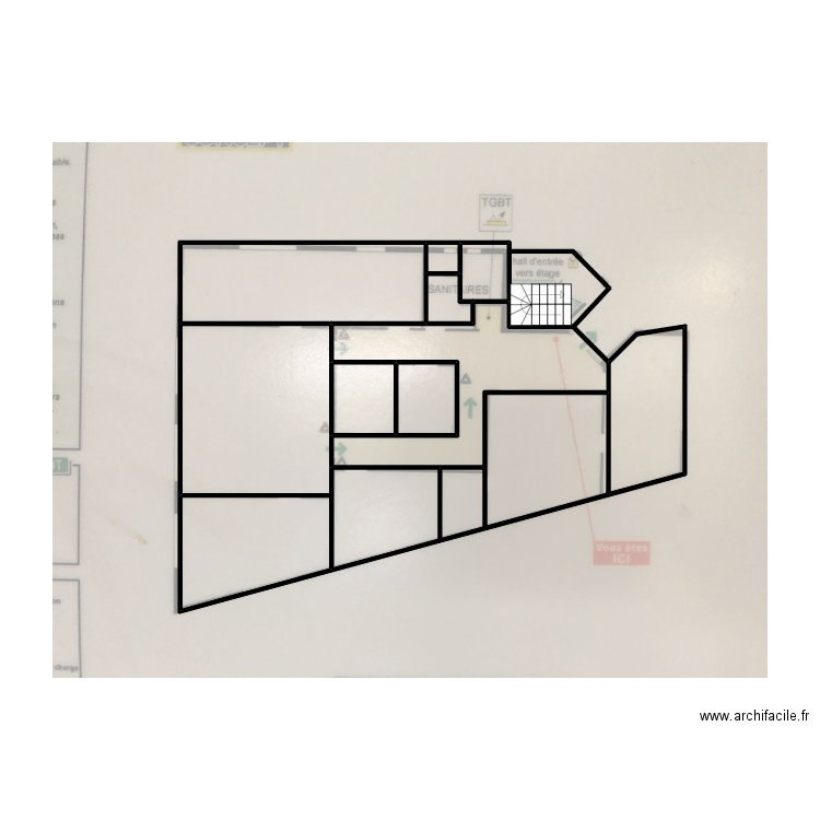 44218 rdc. Plan de 10 pièces et 46 m2