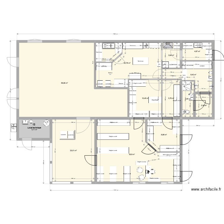 plan atelier de transformation pâtes et cuisine dans épicerie. Plan de 13 pièces et 193 m2