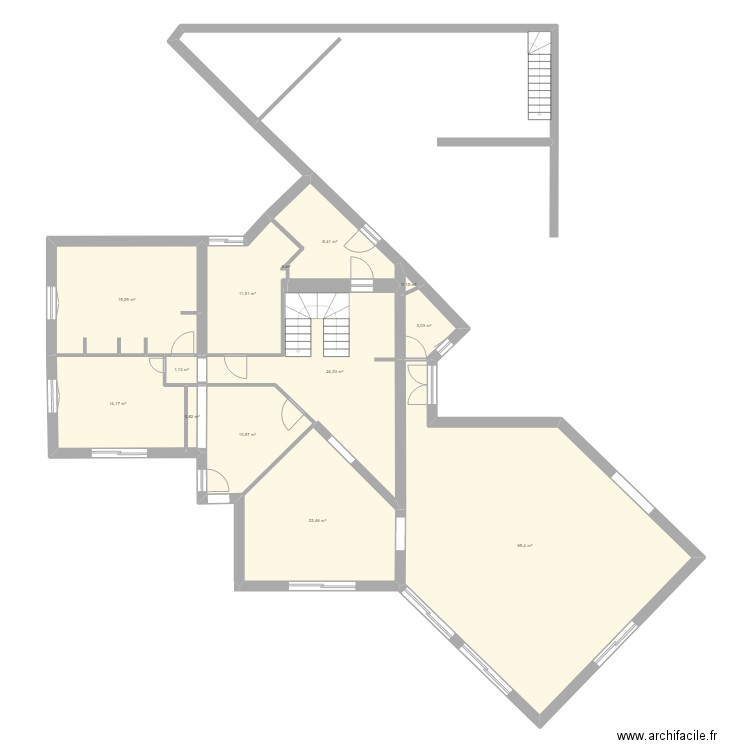 RDC. Plan de 13 pièces et 185 m2