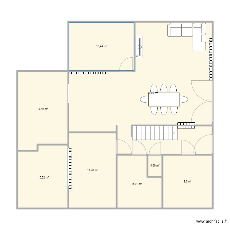 Maison. Plan de 8 pièces et 109 m2