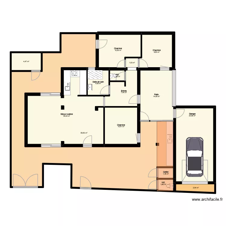 amato  karydes. Plan de 15 pièces et 212 m²