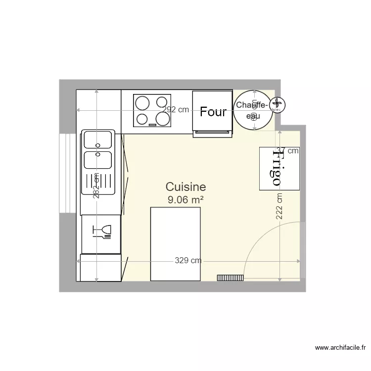 Cuisine avec meubles. Plan de 