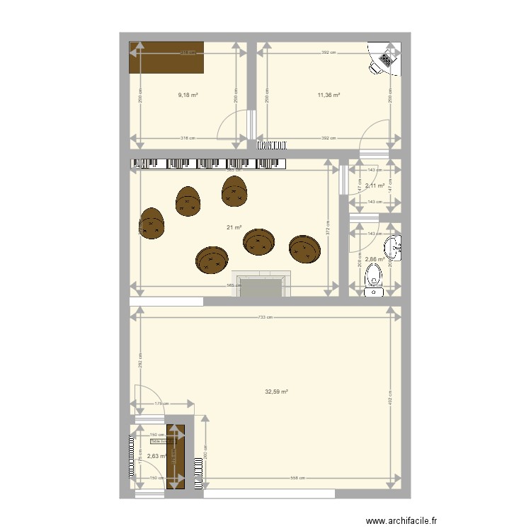 SAE bar à chat. Plan de 7 pièces et 82 m2