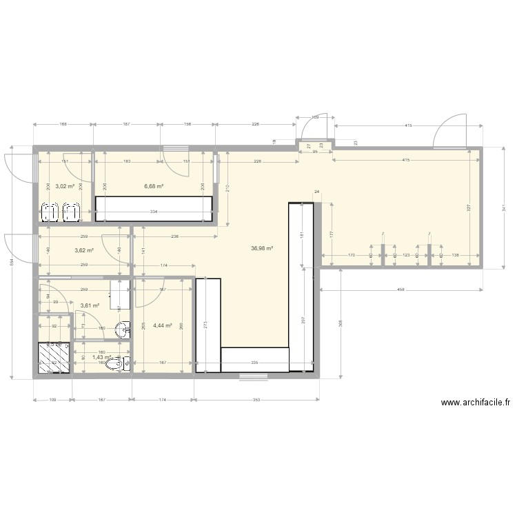 Cantine. Plan de 8 pièces et 61 m2