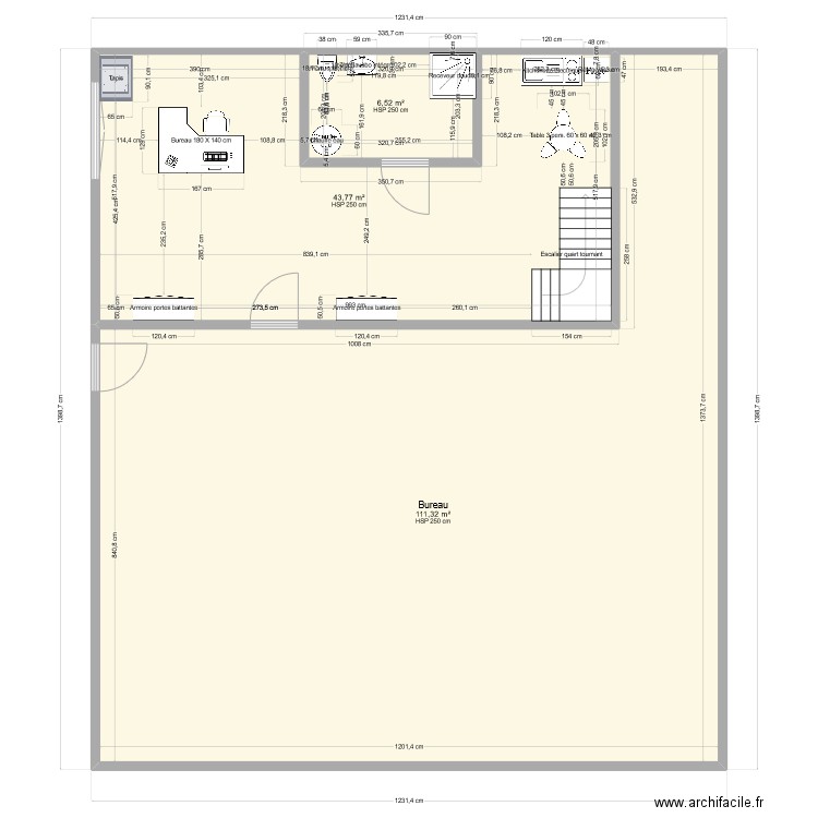 bureaux. Plan de 3 pièces et 162 m2