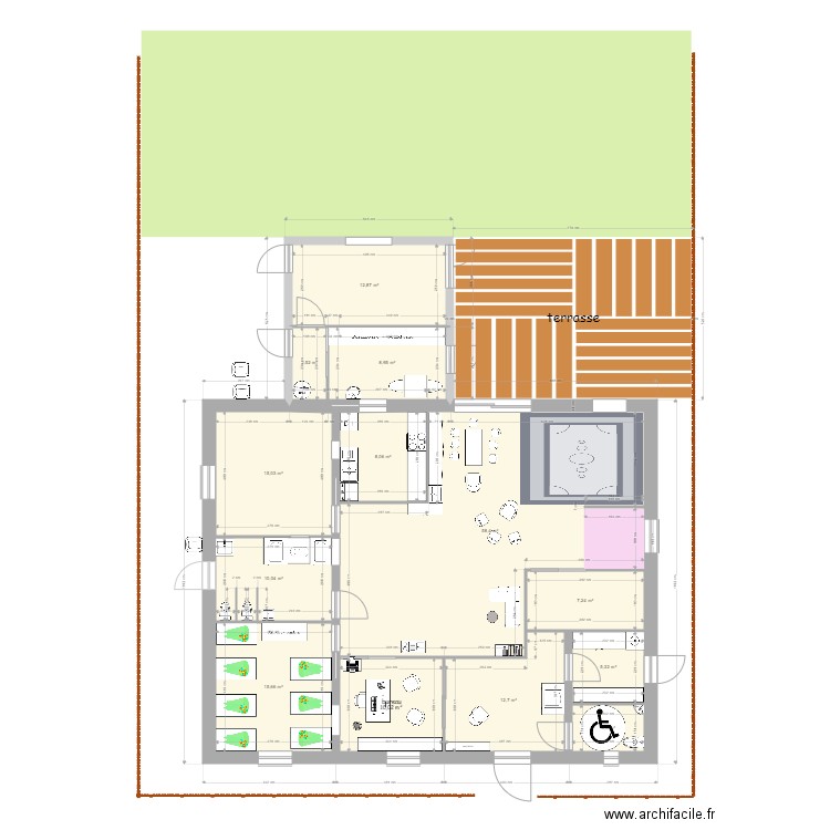 micro crèche vide. Plan de 13 pièces et 170 m2