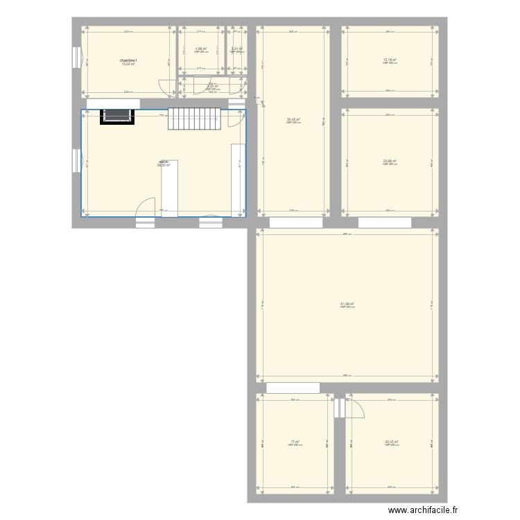 marges. Plan de 17 pièces et 300 m2