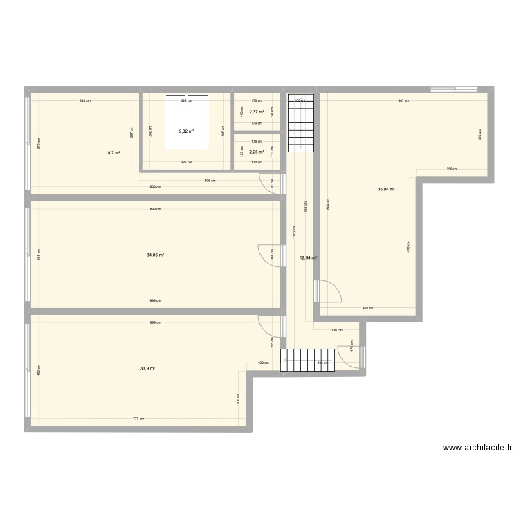 204 v1. Plan de 8 pièces et 150 m2