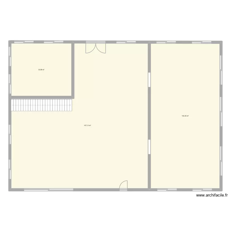 rdc. Plan de 3 pièces et 302 m²