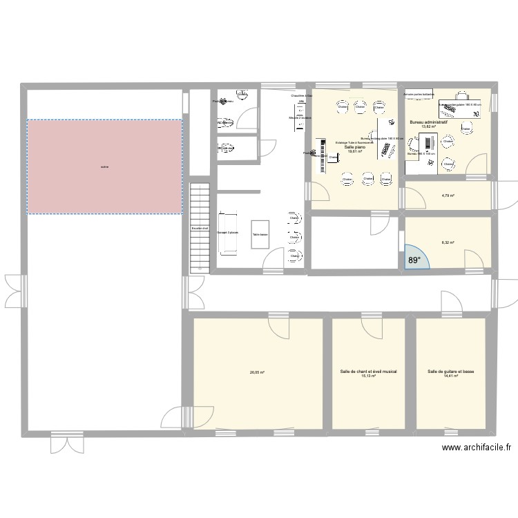 caserne. Plan de 7 pièces et 102 m2