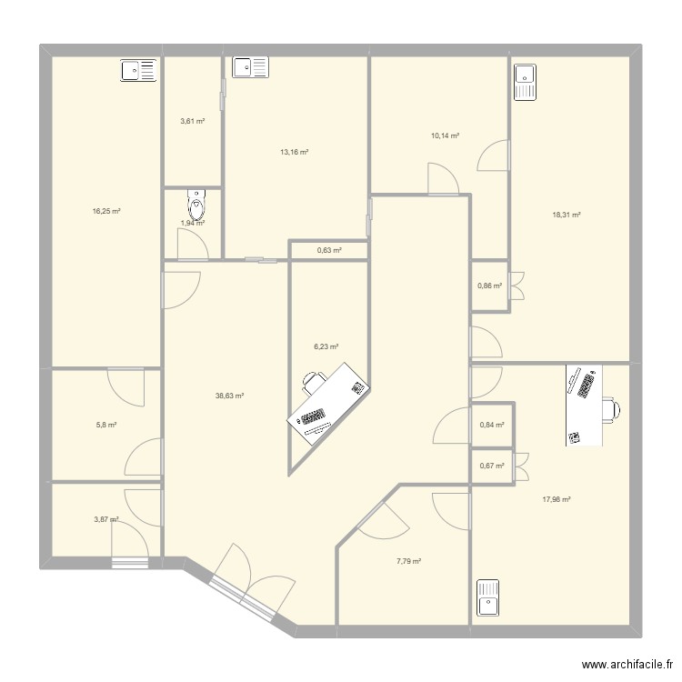 Local Taninges. Plan de 16 pièces et 147 m2