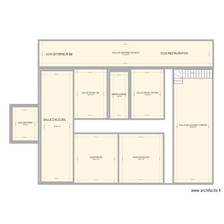 ROCHE CARREE RDC. Plan de 9 pièces et 182 m2