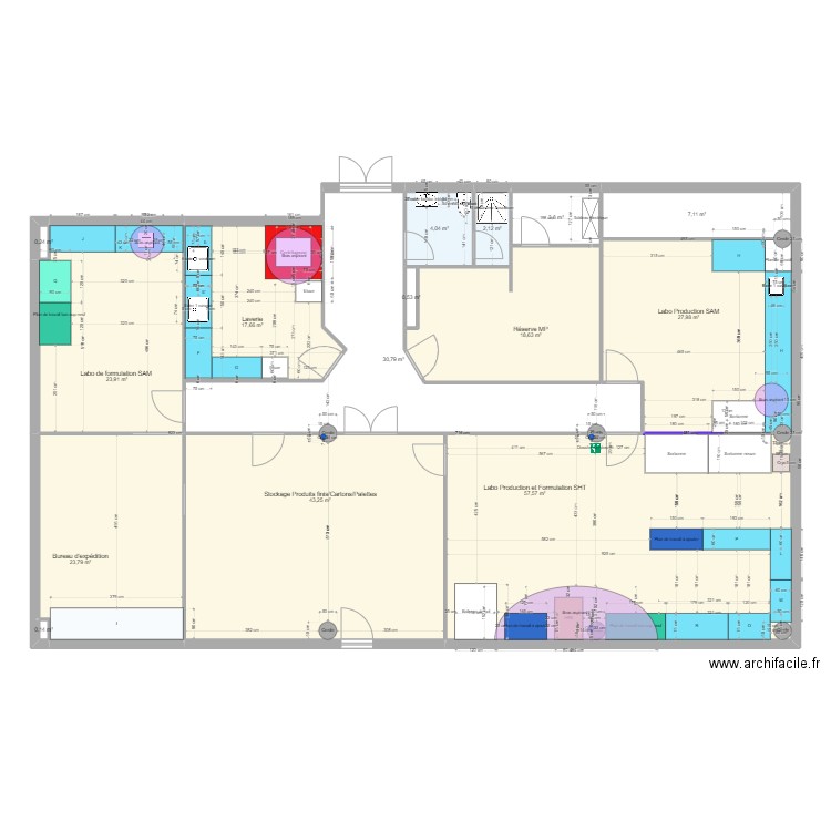 Labo RDC selon Equipe Labo. Plan de 15 pièces et 262 m2