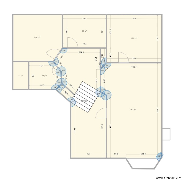 130 calvodos. Plan de 0 pièce et 0 m2