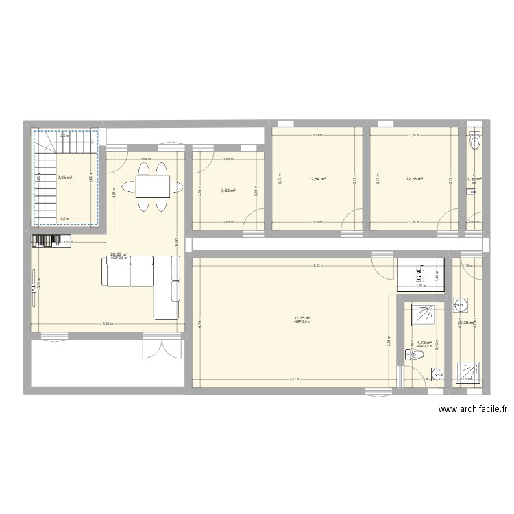 Residence principale 1er etage. Plan de 9 pièces et 121 m2